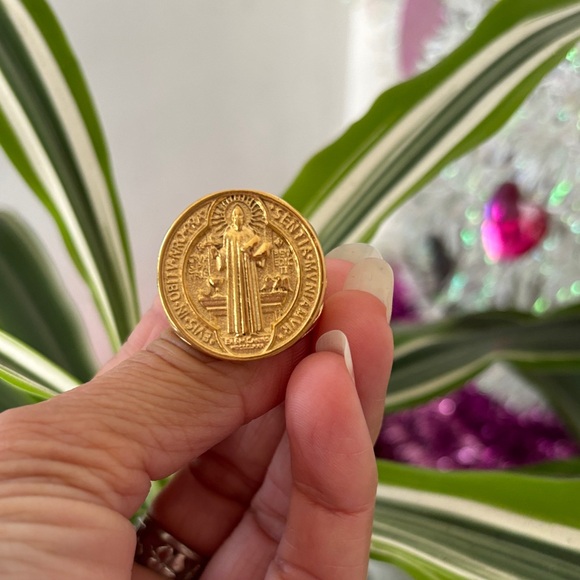 Gold Saint Benedict Rin - Picture 4 of 6